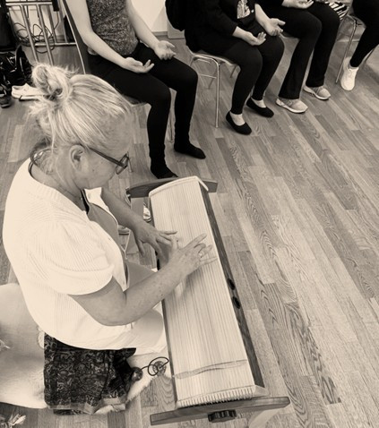 Bespielung mit dem Monochord – Klangerlebnis in der Gruppe, Saalfelden